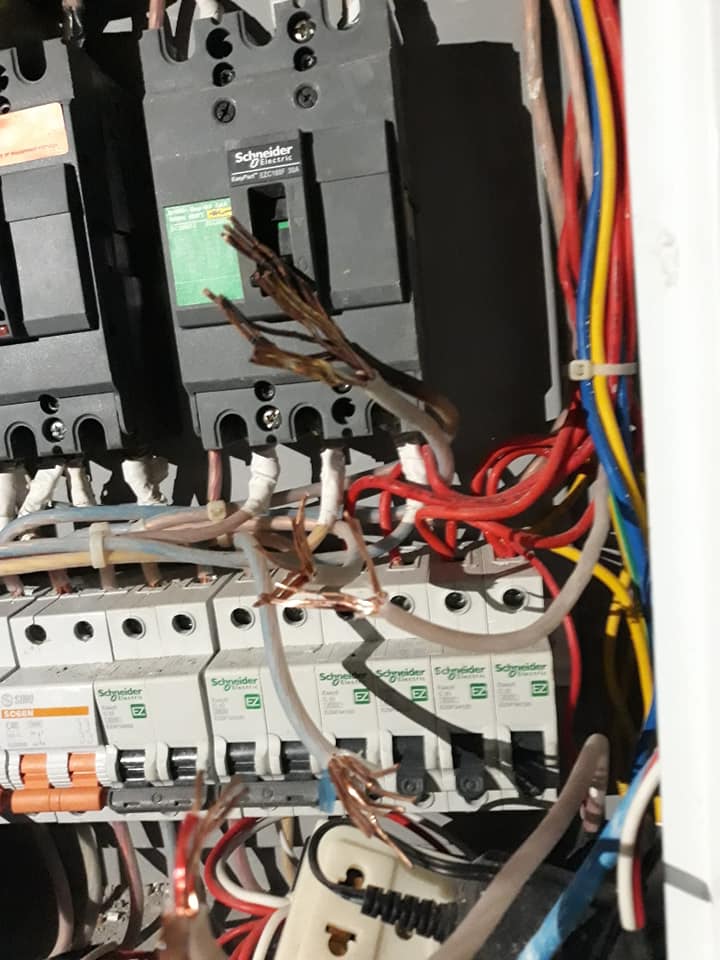 Sửa chữa điện dân dụng tại Mai Dịch giá rẻ nhất 0943888817